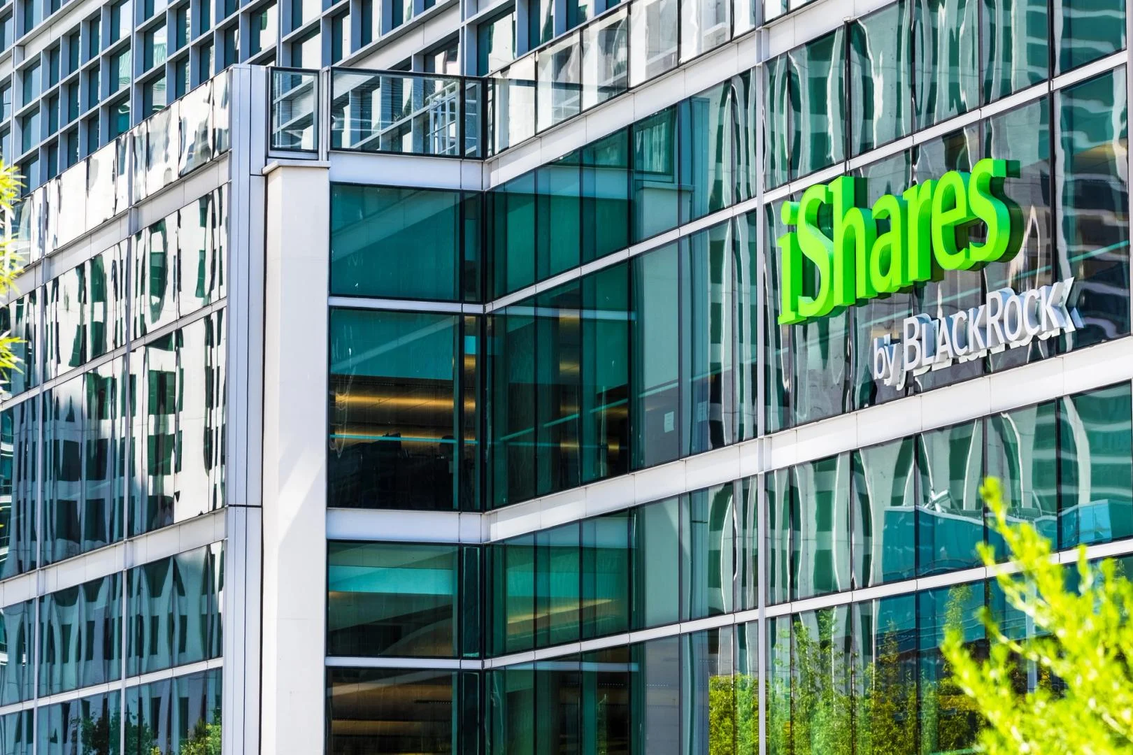 BlackRock Launches Bitcoin Premium Income Fund to Generate Income for Investors